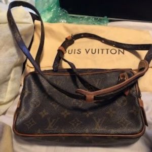 Louis Vuitton Monogram canvas Sac Souple crossbody